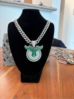 NBA Milwaukee Bucks Pendant Necklace